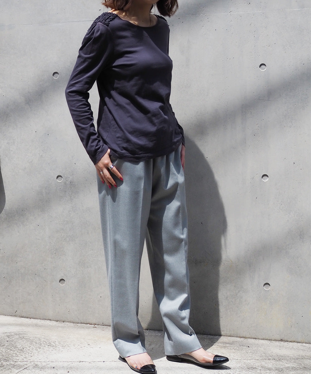 ボートネック肩フリルカットソー