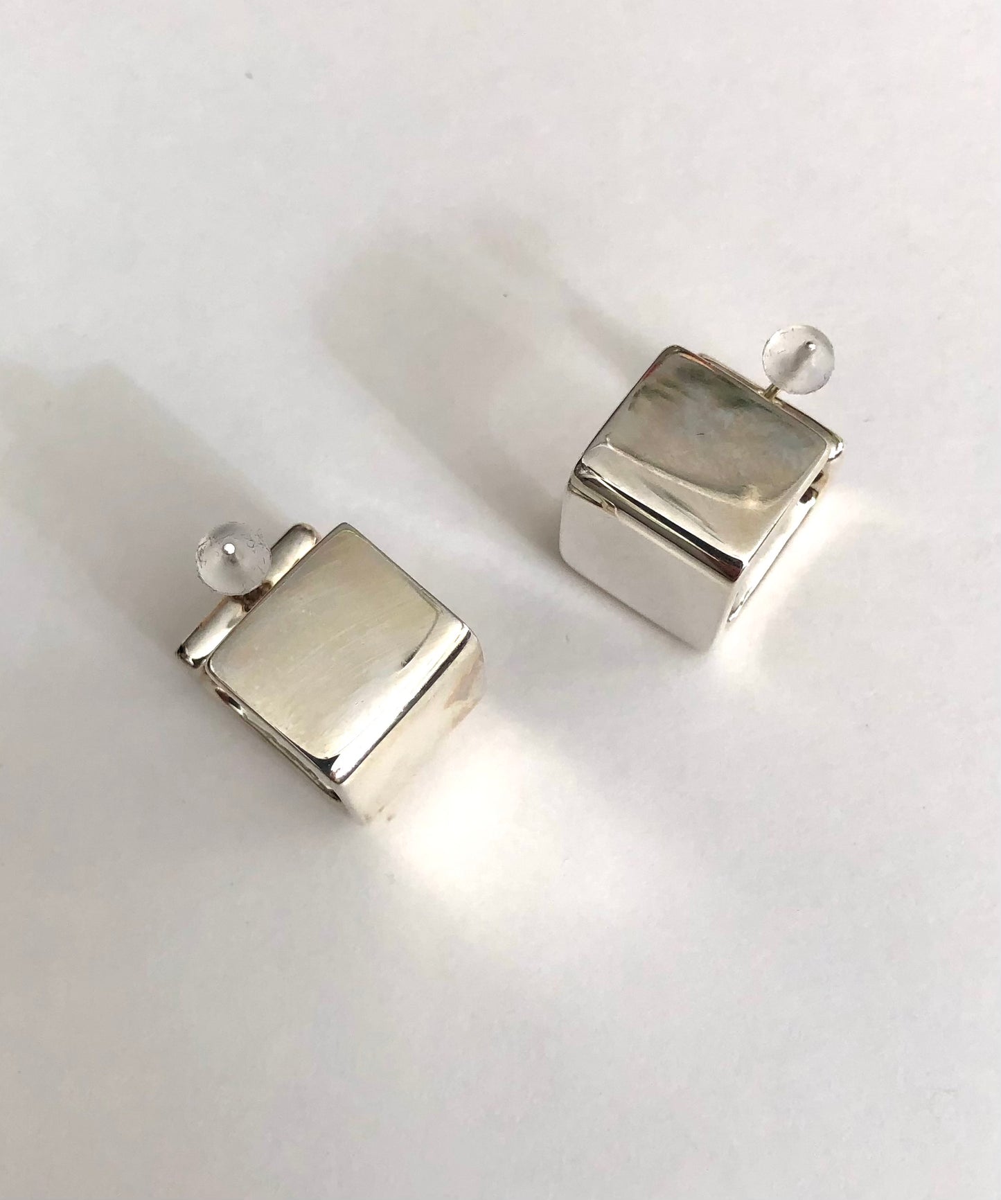 CUBE PIERCED EARRINGS - PURE SILVER 999