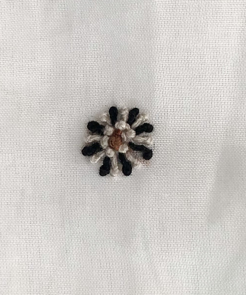 花柄刺繍ブラウス