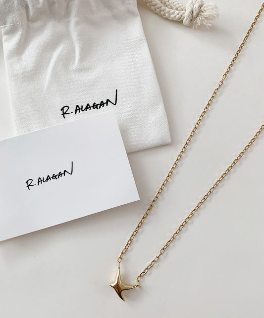 TINY PUFFY BIRD NECKLACE/GOLD