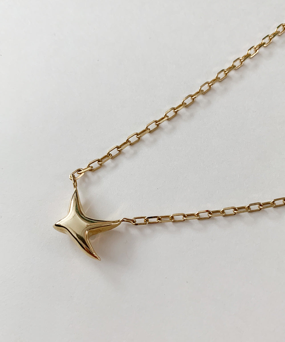 TINY PUFFY BIRD NECKLACE/GOLD