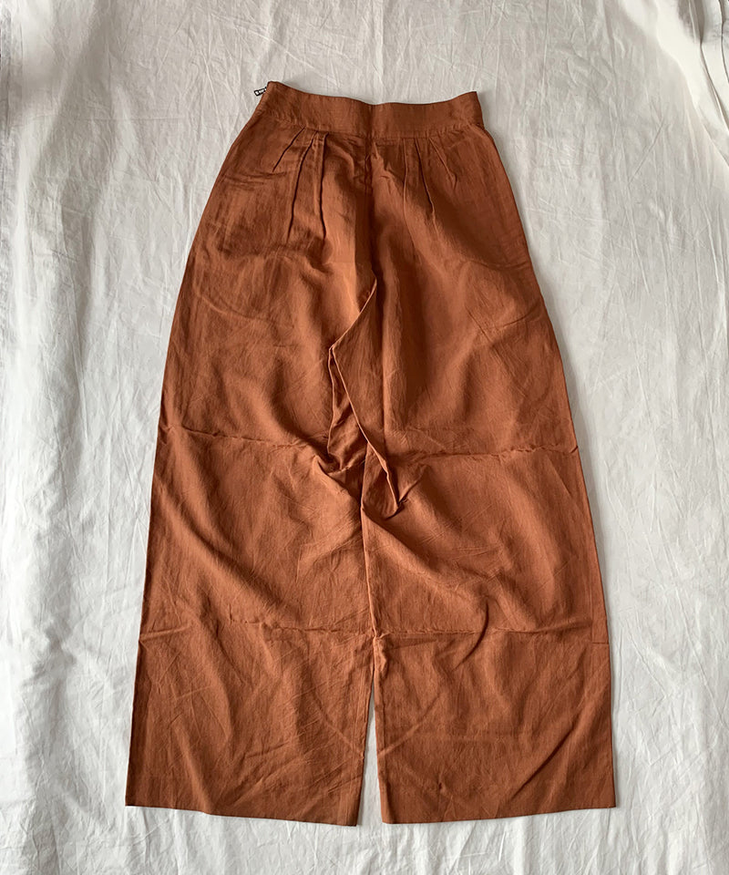 TUCK WIDE PANTS